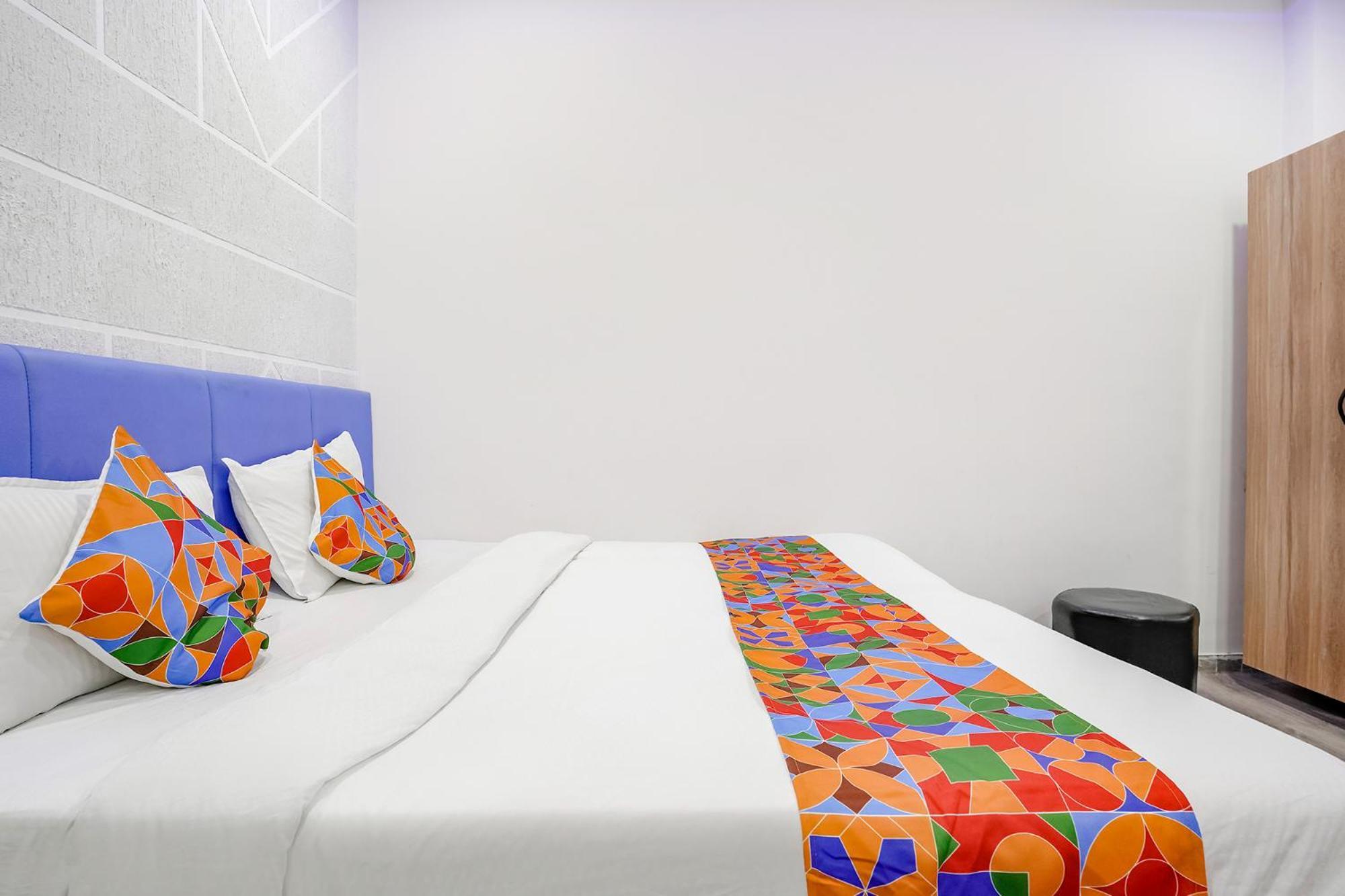 Fabhotel Vrundavan, Athwa Bhatha Exterior photo
