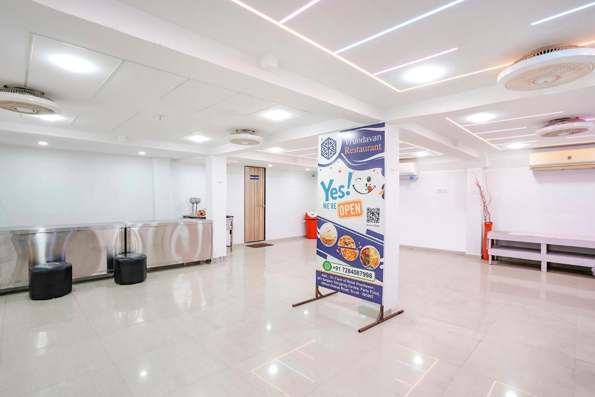 Fabhotel Vrundavan, Athwa Bhatha Exterior photo