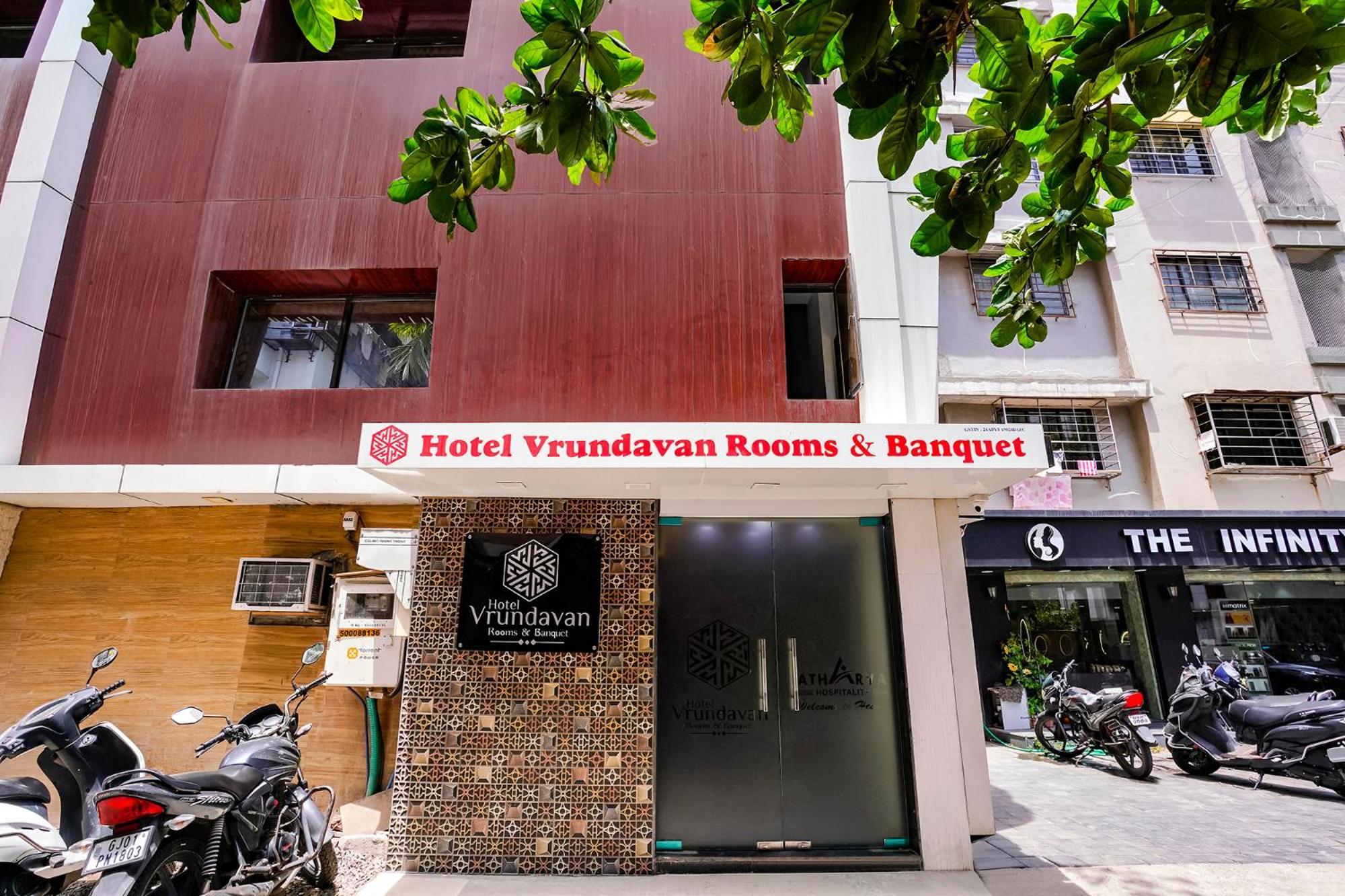 Fabhotel Vrundavan, Athwa Bhatha Exterior photo